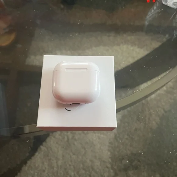 Apple AirPods with Noise Cancellation - White
